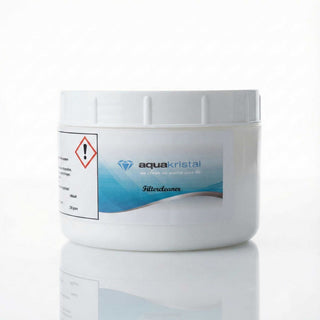 Aqua Kristal Filtercleaner 250g – weiße Kunststoffdose mit Schraubdeckel und blau-weißem Etikett mit Diamant-Logo und Gefahrensymbol