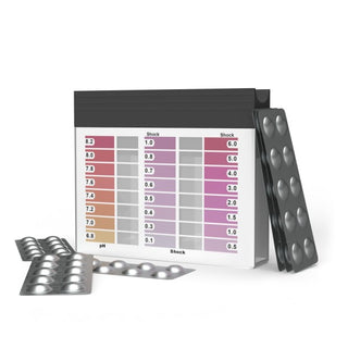 Lotus Clean Pooltester mit verschliessbarer Messbox und Shock- sowie pH-Tabletten für genaue Kontrolle der Wasserwerte im Whirlpool